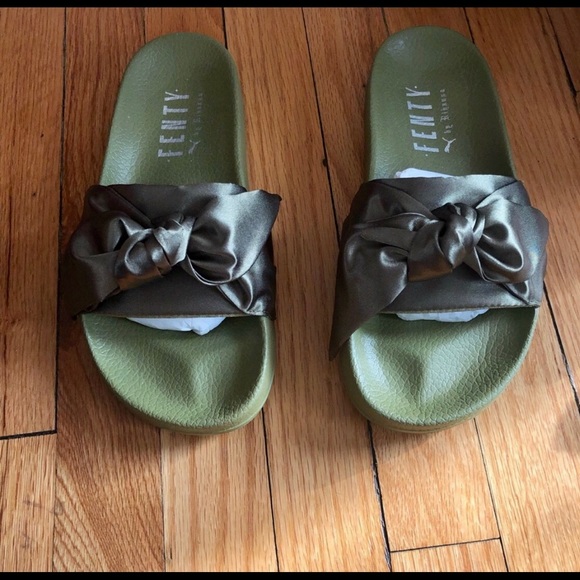 SOLD!!  Fenty Bow Slide!! 😱😱 Beautiful slides❤️ - Picture 3 of 6